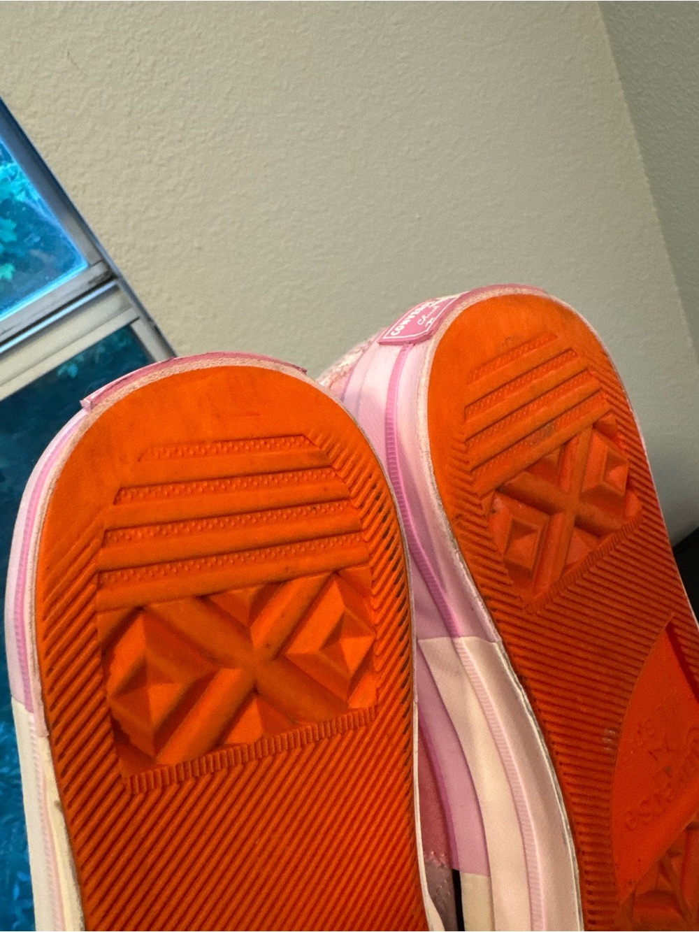 Converse Chuck 70s Hi x Millie Bobby Brown - Picture 10 of 11